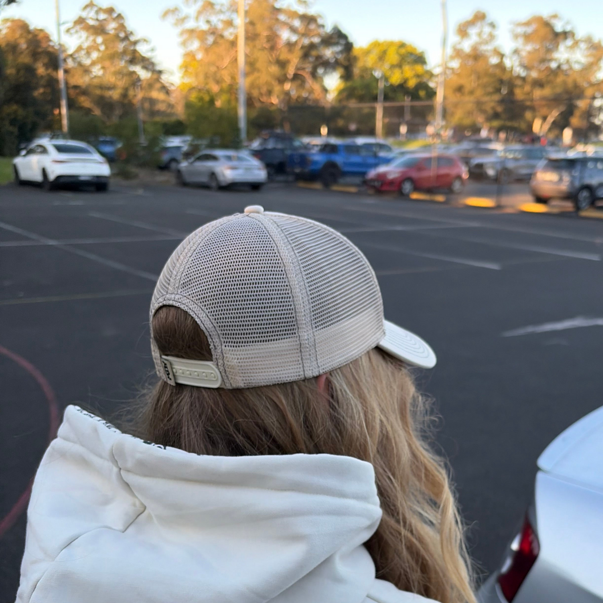 CREAM TRUCKER HAT